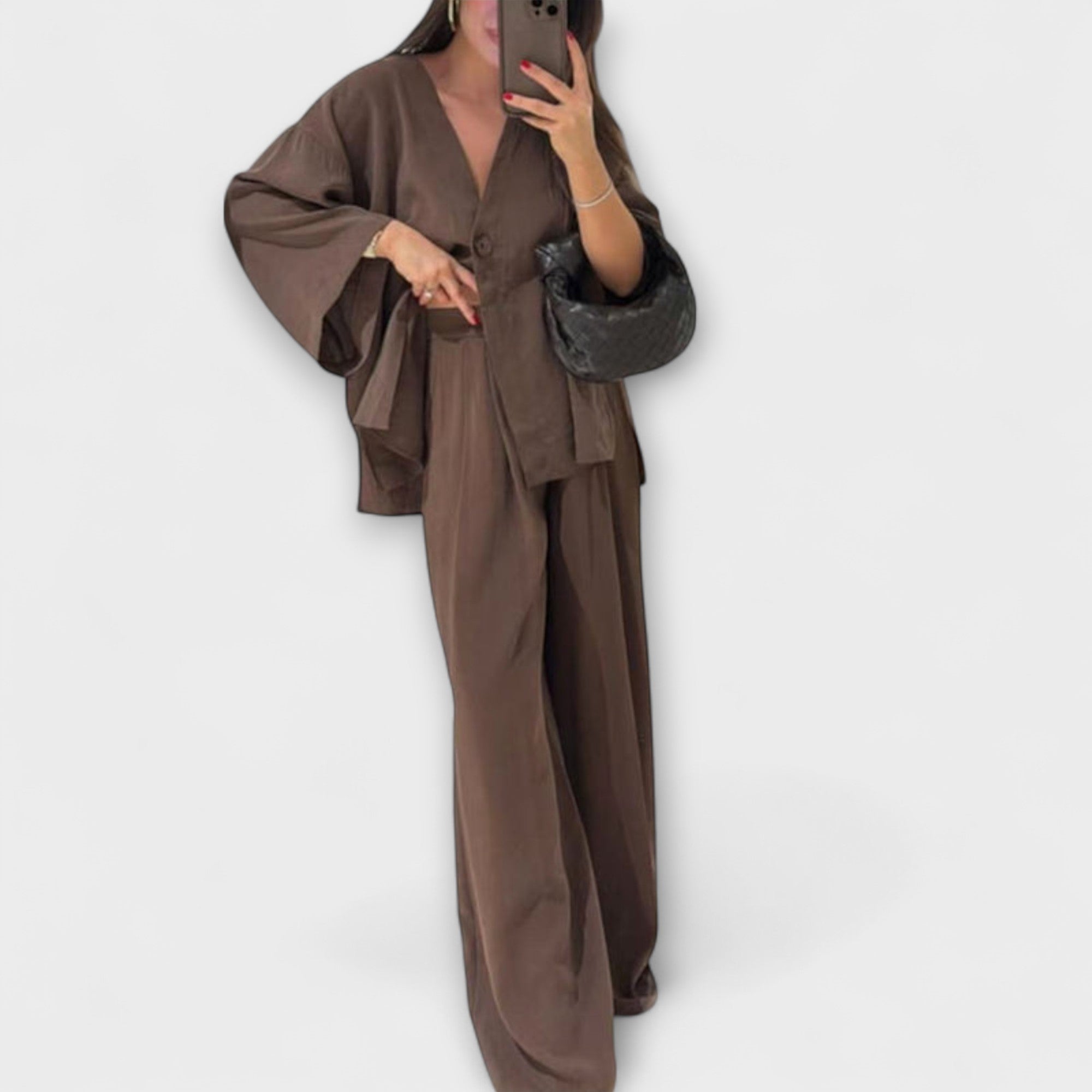 Jacqueline - Neformální top s výstřihem do V a kalhoty v jednom