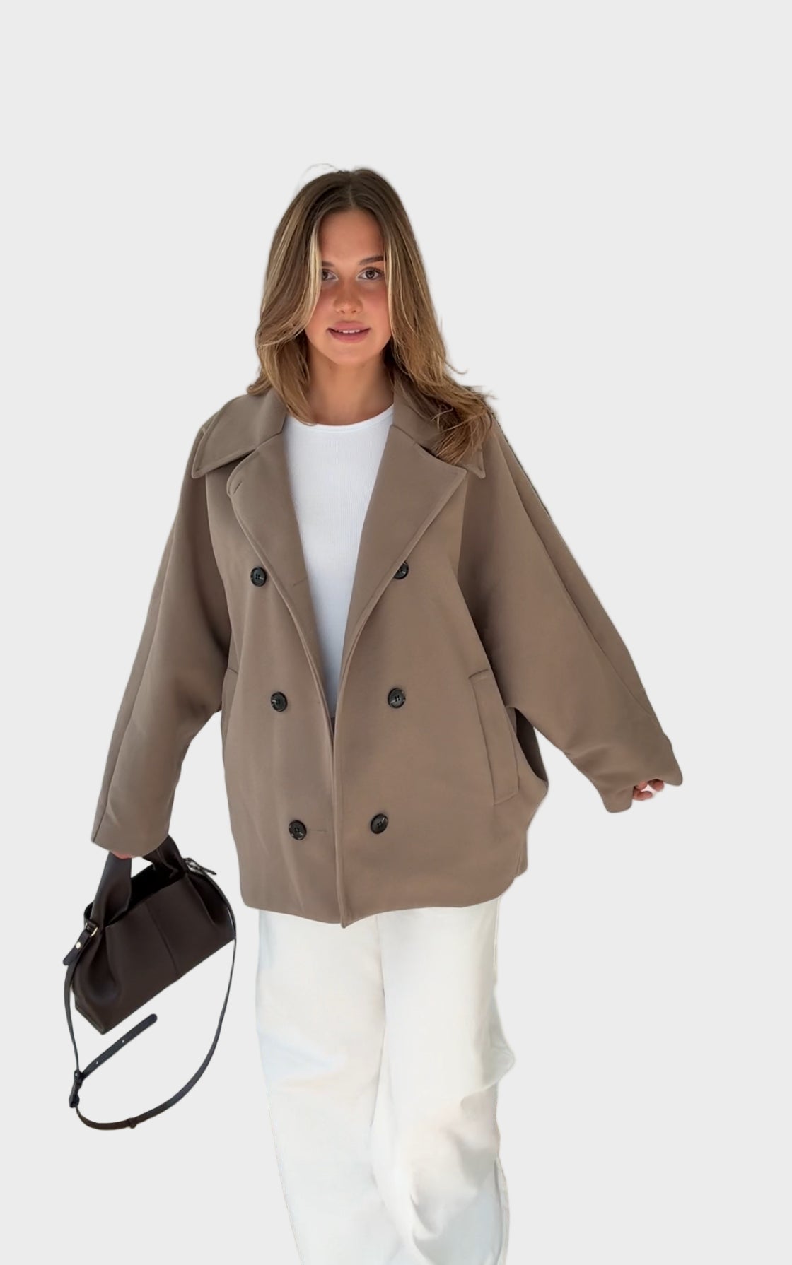 Široká bunda ve skořicové barvě