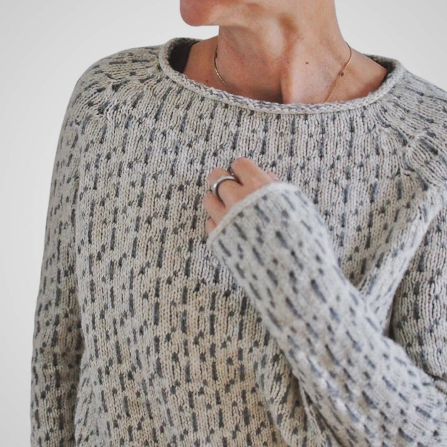 Fami | Women's Elegant Round Neck Sweater