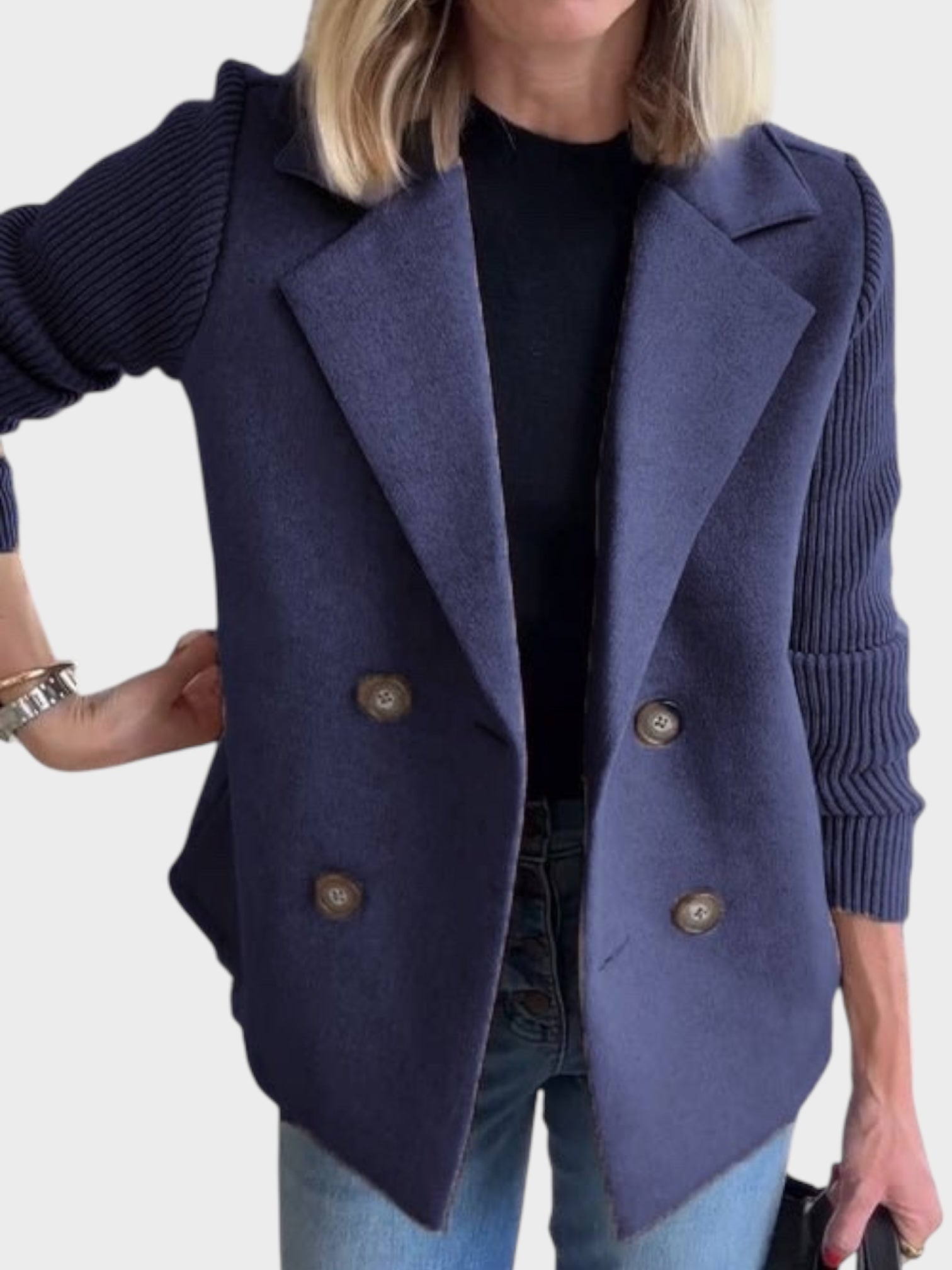 Elegant jacket with knitted sleeves