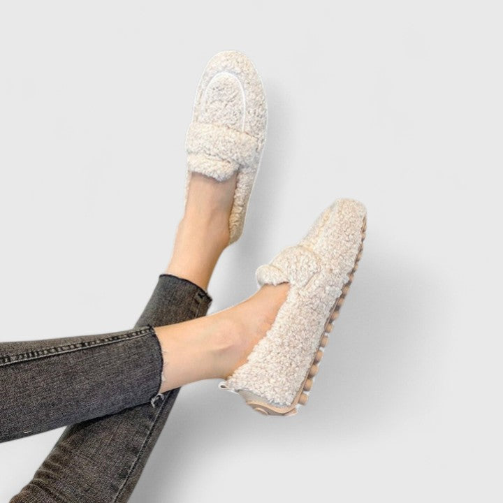 Warm slip-on shoes with a stylish design