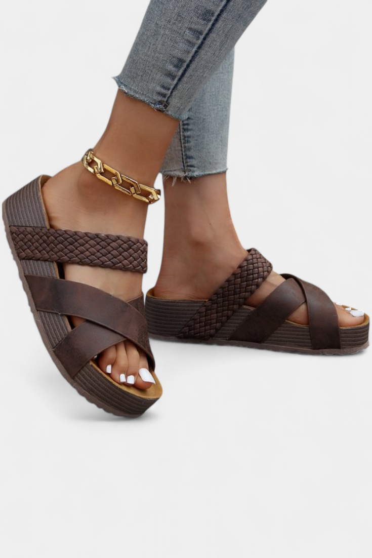 Osela Elegant sandals with supportive sole and everyday comfort