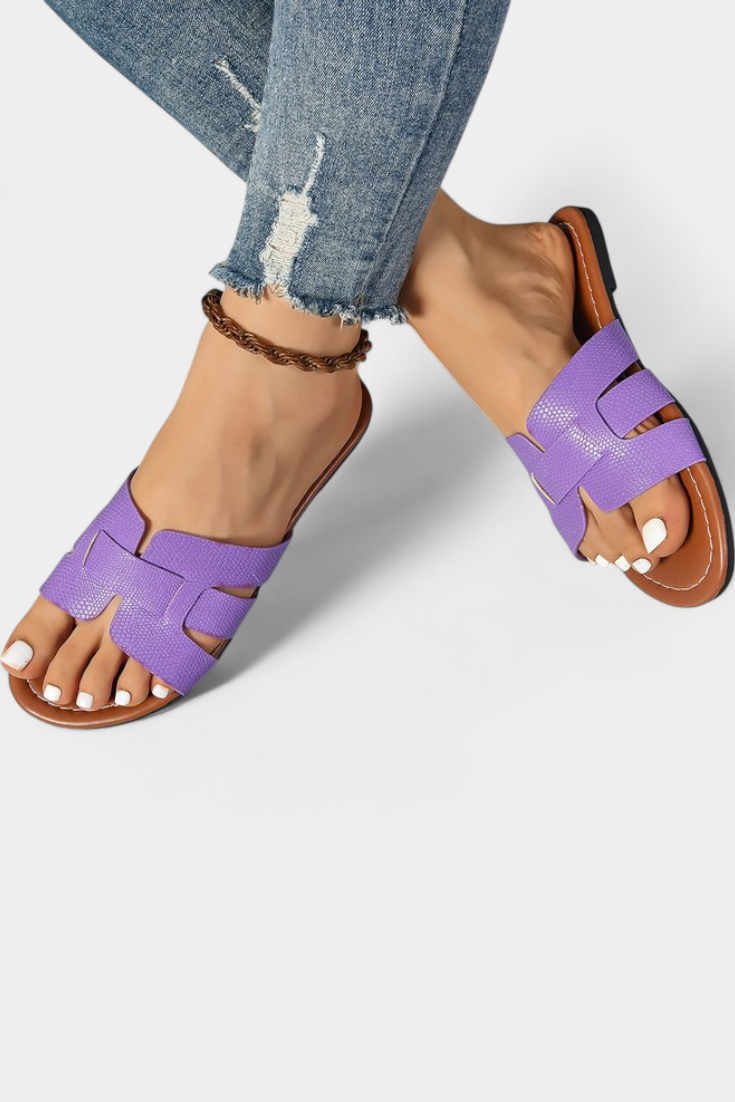 Silvia sandals with a classic design and geometric cut