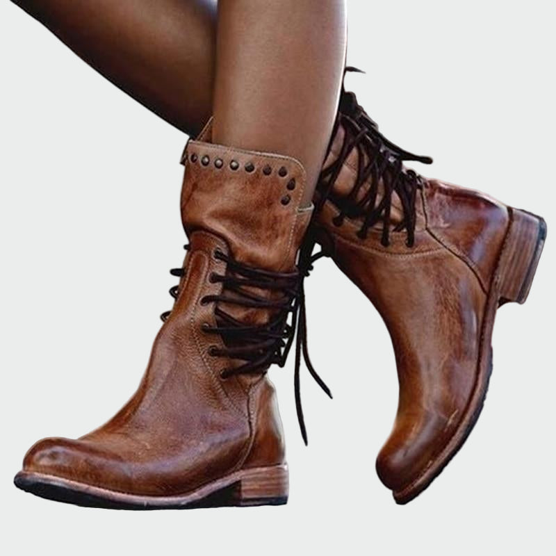 Leather ankle boots with laces
