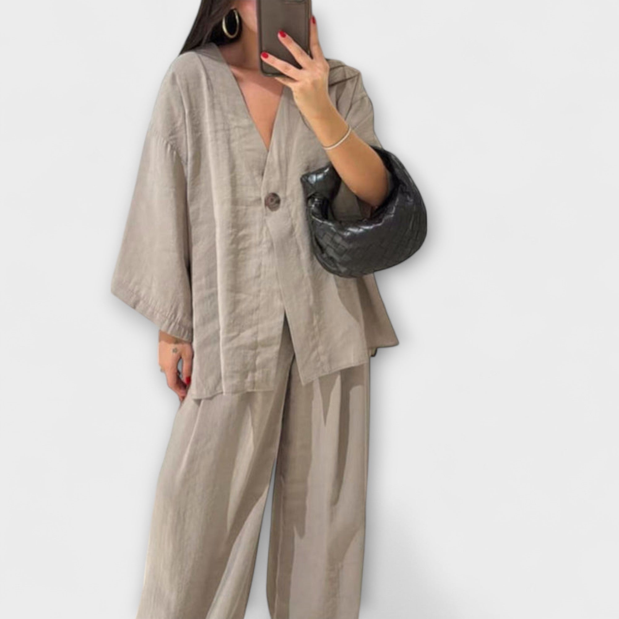 Jacqueline - Neformální top s výstřihem do V a kalhoty v jednom