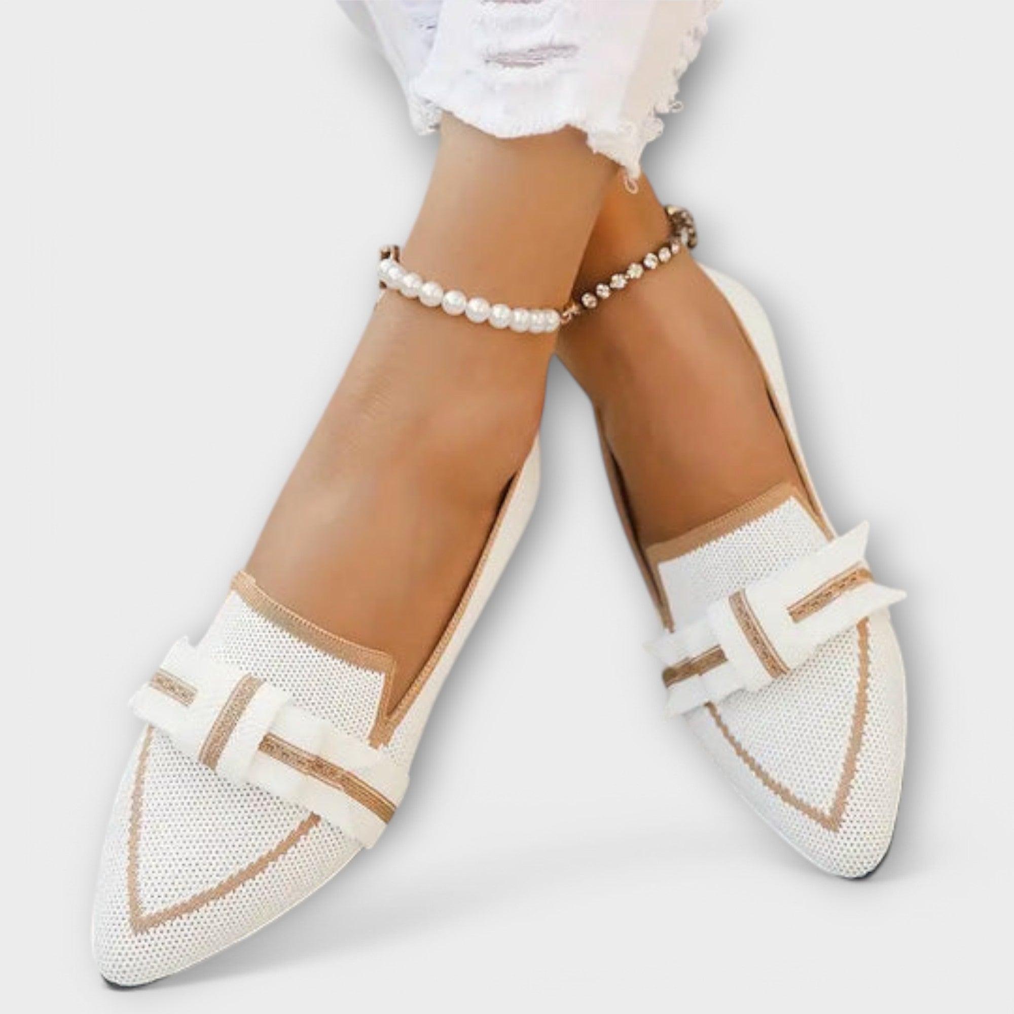 Women's shoes with flat sole and knot design