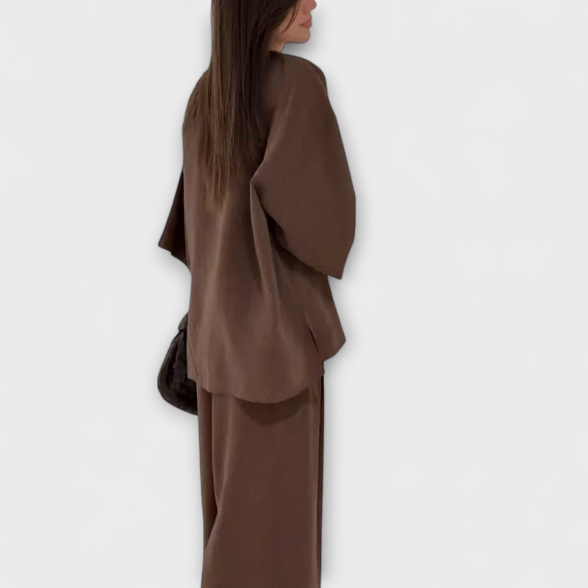 Jacqueline - Neformální top s výstřihem do V a kalhoty v jednom