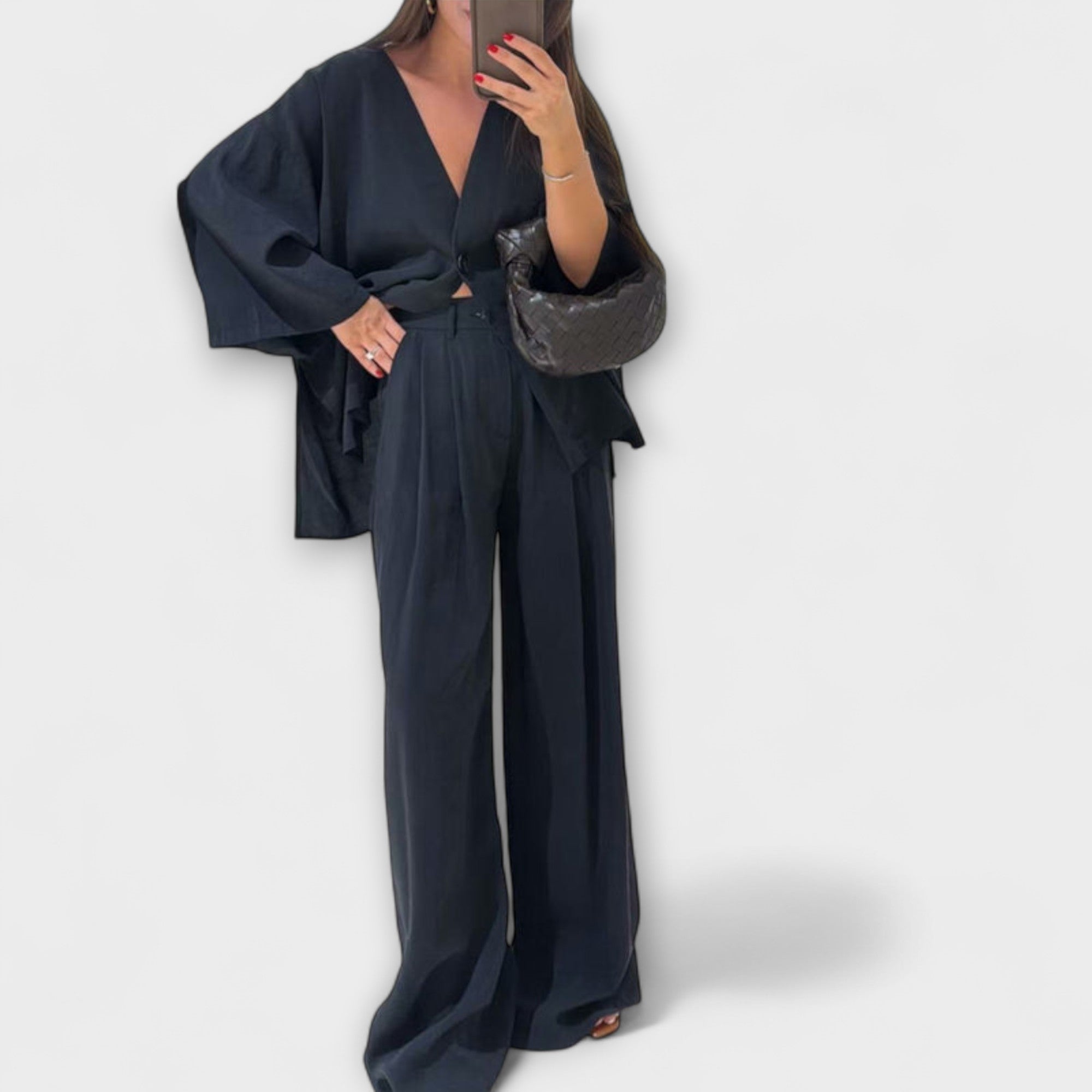 Jacqueline - Neformální top s výstřihem do V a kalhoty v jednom