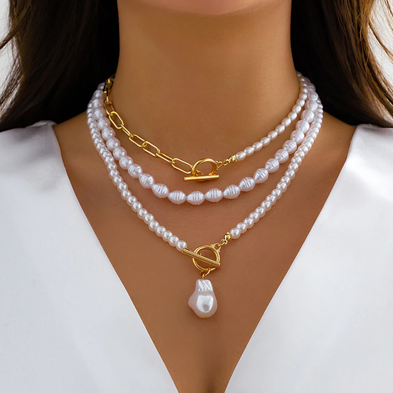 Vintage pearl necklace with multi-layered design